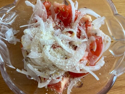トマトと新玉ねぎの粒マス粉チーズサラダ